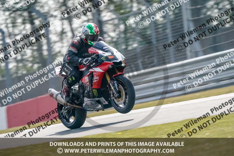 donington no limits trackday;donington park photographs;donington trackday photographs;no limits trackdays;peter wileman photography;trackday digital images;trackday photos